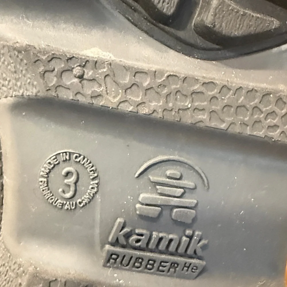 Kamik girls winter snow boots size 3 .